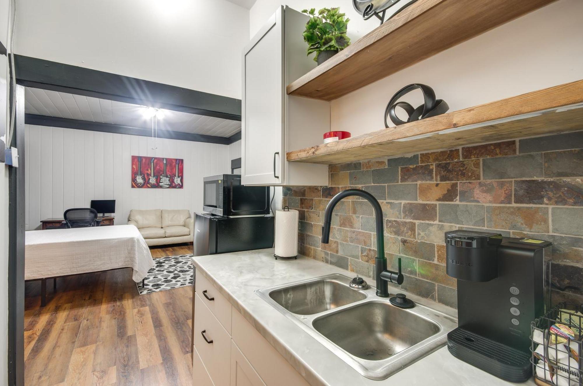 Modern Greenwood Studio Less Than 1 Mi To Downtown! Dış mekan fotoğraf